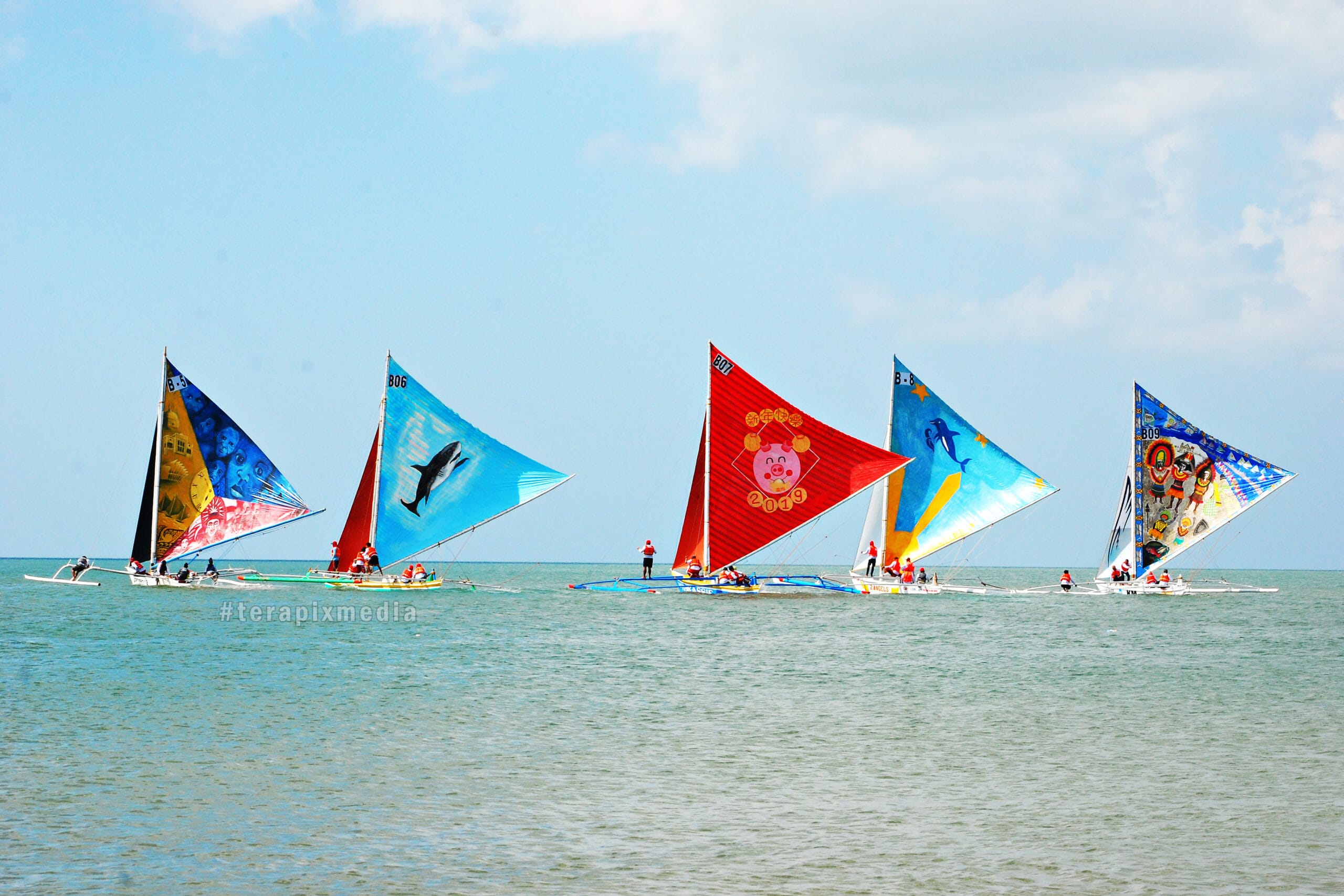 Paraws leaving shore